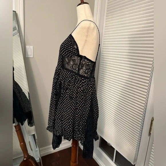 Catch Me | Navy Blue and White Flower Polka Dotted Summer Dress | Medium - Picture 4 of 11